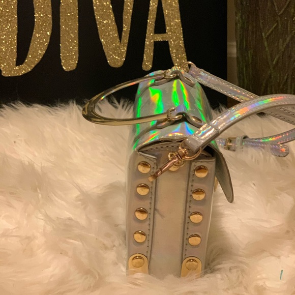 Neon for the win 🤍 - Picture 2 of 5